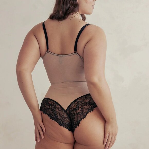 Pinsy Smoothing Lace Shapewear Bodysuit 1X NWT BEIGE NOIR - Picture 3 of 8